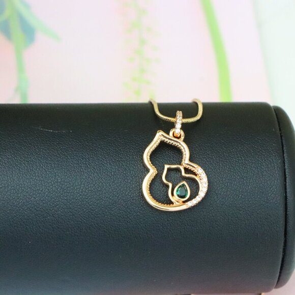 "Rose Gold Mother & Child Outline Pendant with Green Stone, XPPT1311 - Picture 5 of 12